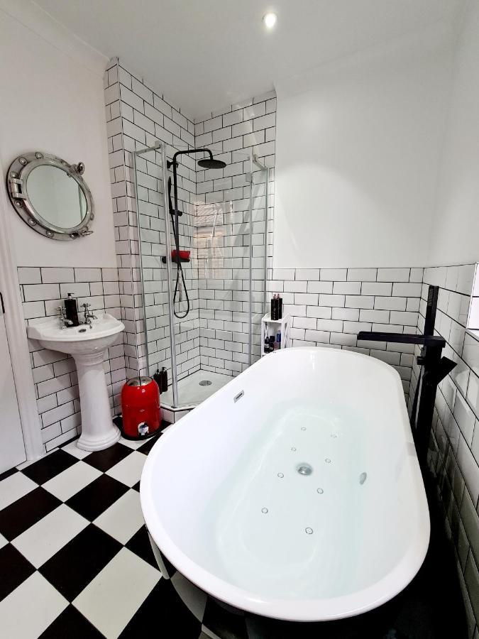 Southsea Royale James Bond 3 Bed Cool Penthouse, Seafront Parking Портцмаус Экстерьер фото