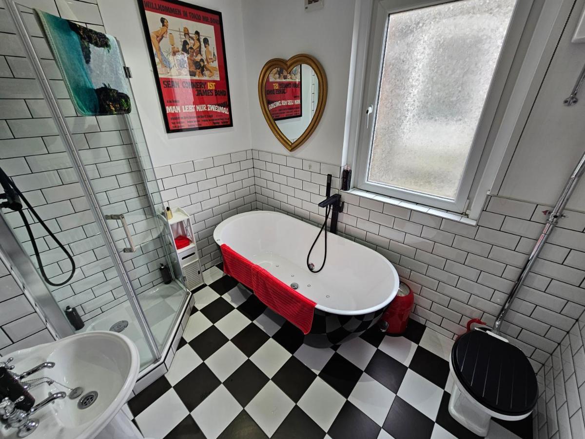 Southsea Royale James Bond 3 Bed Cool Penthouse, Seafront Parking Портцмаус Экстерьер фото